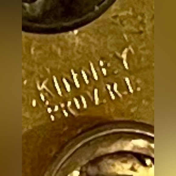 Gold and Black Shield Brooch - Picture 3 of 3